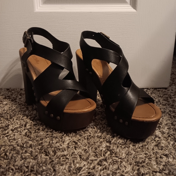 Soda Shoes - Black Wooden Platform Sandal